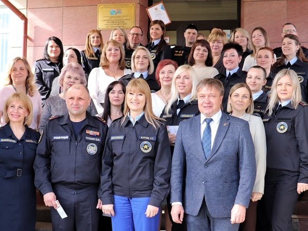 Сотрудникам Леноблпожспаса вручили золотые знаки ГТО Сотрудникам Леноблпожспаса вручили золотые знаки ГТО