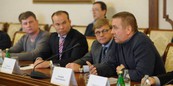 Губернатор Ленобласти встретился с представителями непарламентских партий