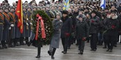 Губернатор Ленинградской области возложил цветы к подножию монумента «Матери-Родины»
