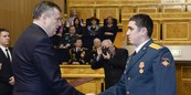 Александр Дрозденко вручил награды военнослужащим
