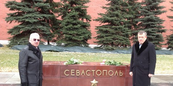 Александр Дрозденко возложил цветы к мемориалам «Керчь» и «Севастополь»