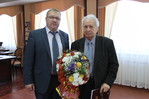 Юрий Ефимов поздравил ветерана завода «Ладога» с 80-летие