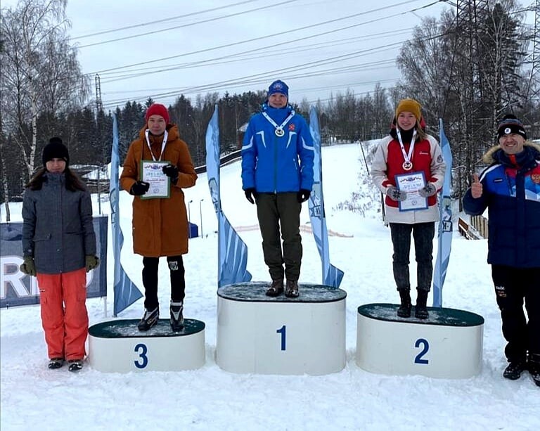 Анна Никольская - бронзовый призер областных соревнований по лыжным гонкам! 