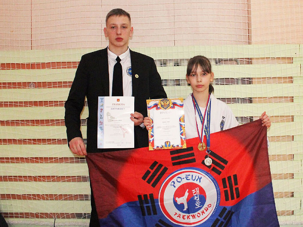 Тхэквондисты Кировского района привезли награды с областных соревнований 