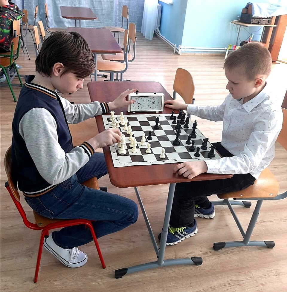 Юные шахматисты из Кировска и Отрадного выяснили, кто сильнее 
