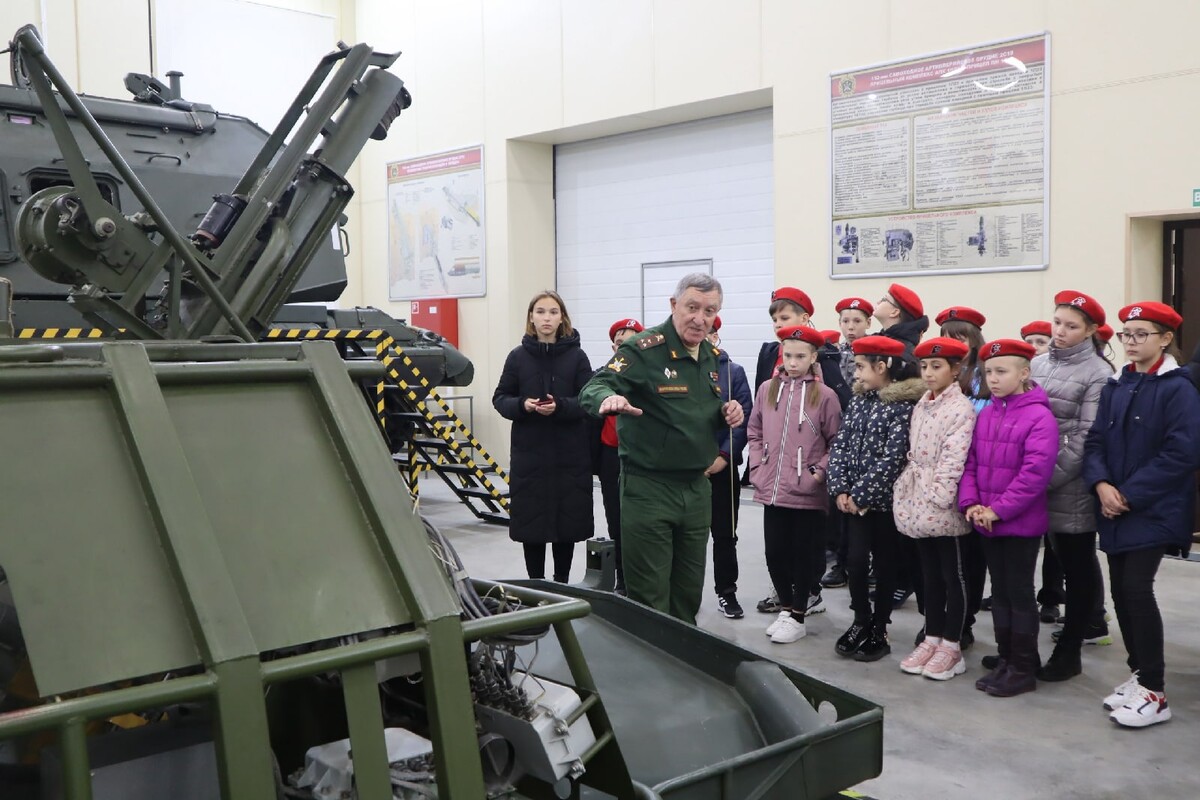 Юнармейцы района посетили Михайловскую военную артиллерийскую академию