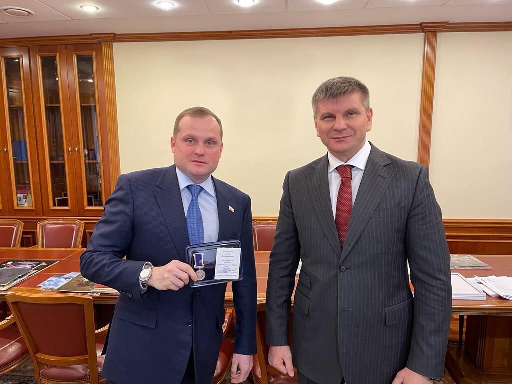 Парламентарии Михаил Коломыцев и Андрей Гардашников награждены медалями «Совет Федерации. 25 лет»