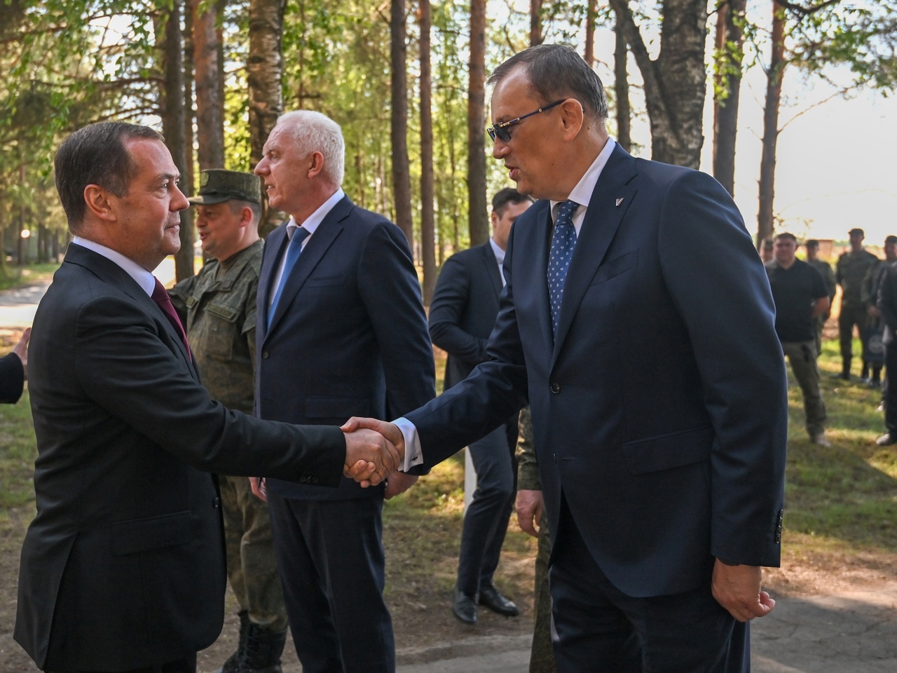 Дмитрий Медведев посетил полигон в Ленобласти