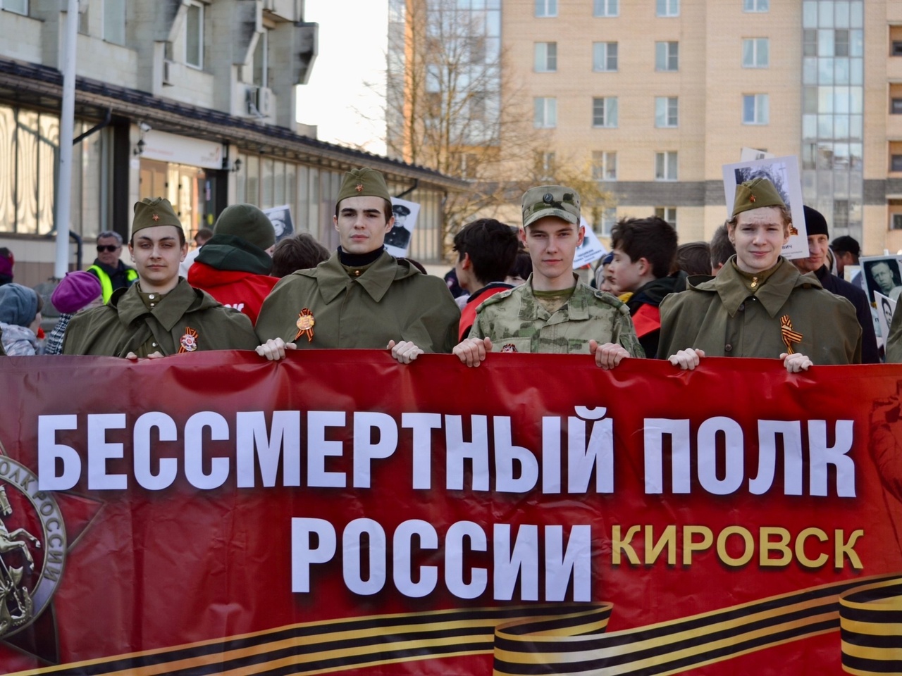 Песни военных лет, марш памяти, добрые поздравления: Кировский район отметил 80-летие Великой Победы Песни военных лет, марш памяти, добрые поздравления: Кировский район отметил 80-летие Великой Победы