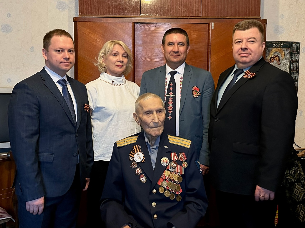 В Кировске навестили легендарного лётчика-ветерана Георгия Лончакова 