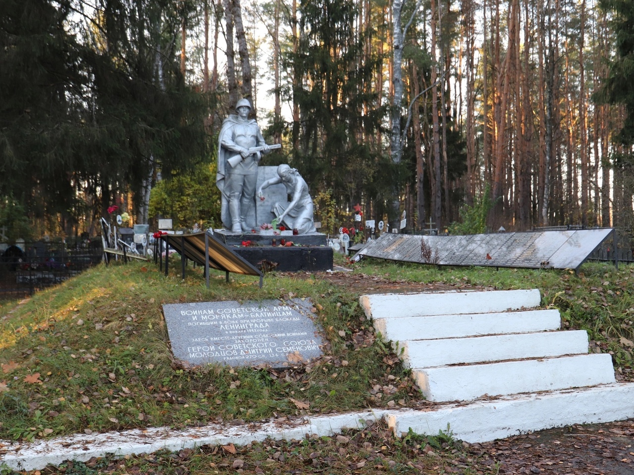 В Кировске началась реставрация памятников В Кировске началась реставрация памятников