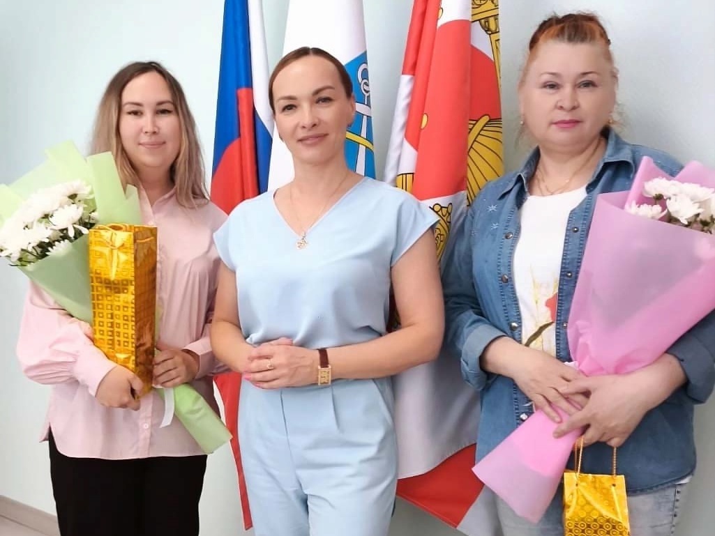 Соцработников посёлка Синявино поздравили с профессиональным праздником Соцработников посёлка Синявино поздравили с профессиональным праздником