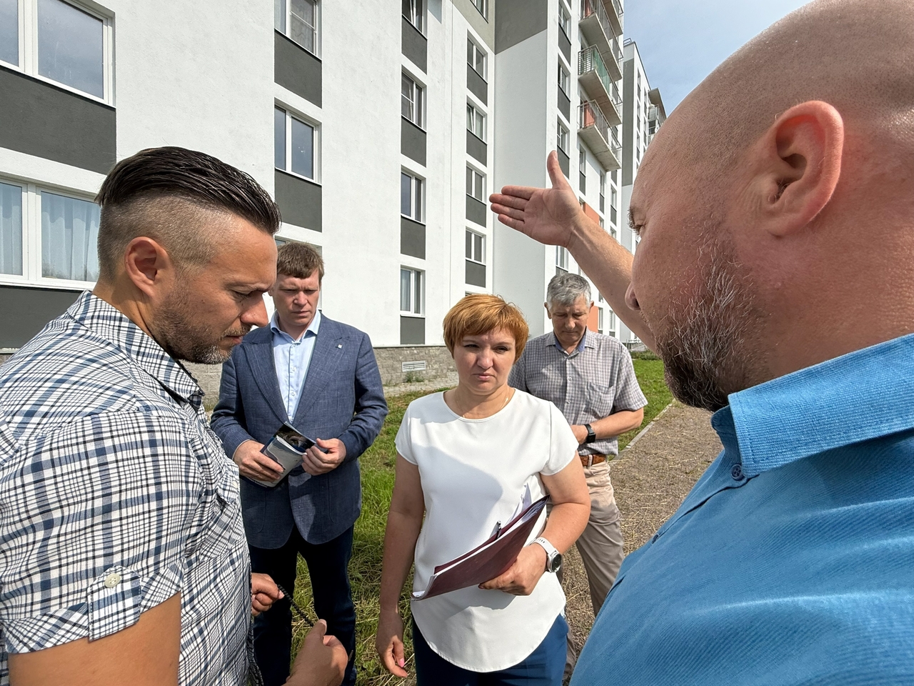 Контрольный визит в Шлиссельбург: обход многоквартирных домов, совещание с управляющими компаниями Контрольный визит в Шлиссельбург: обход многоквартирных домов, совещание с управляющими компаниями