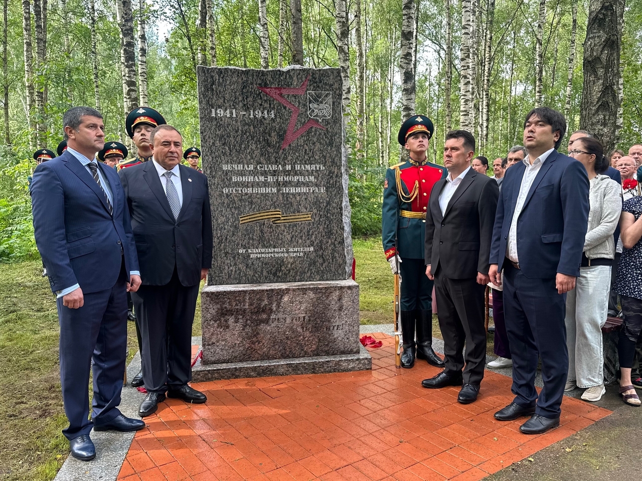 На земле Кировского района открыт памятный знак воинам-приморцам На земле Кировского района открыт памятный знак воинам-приморцам