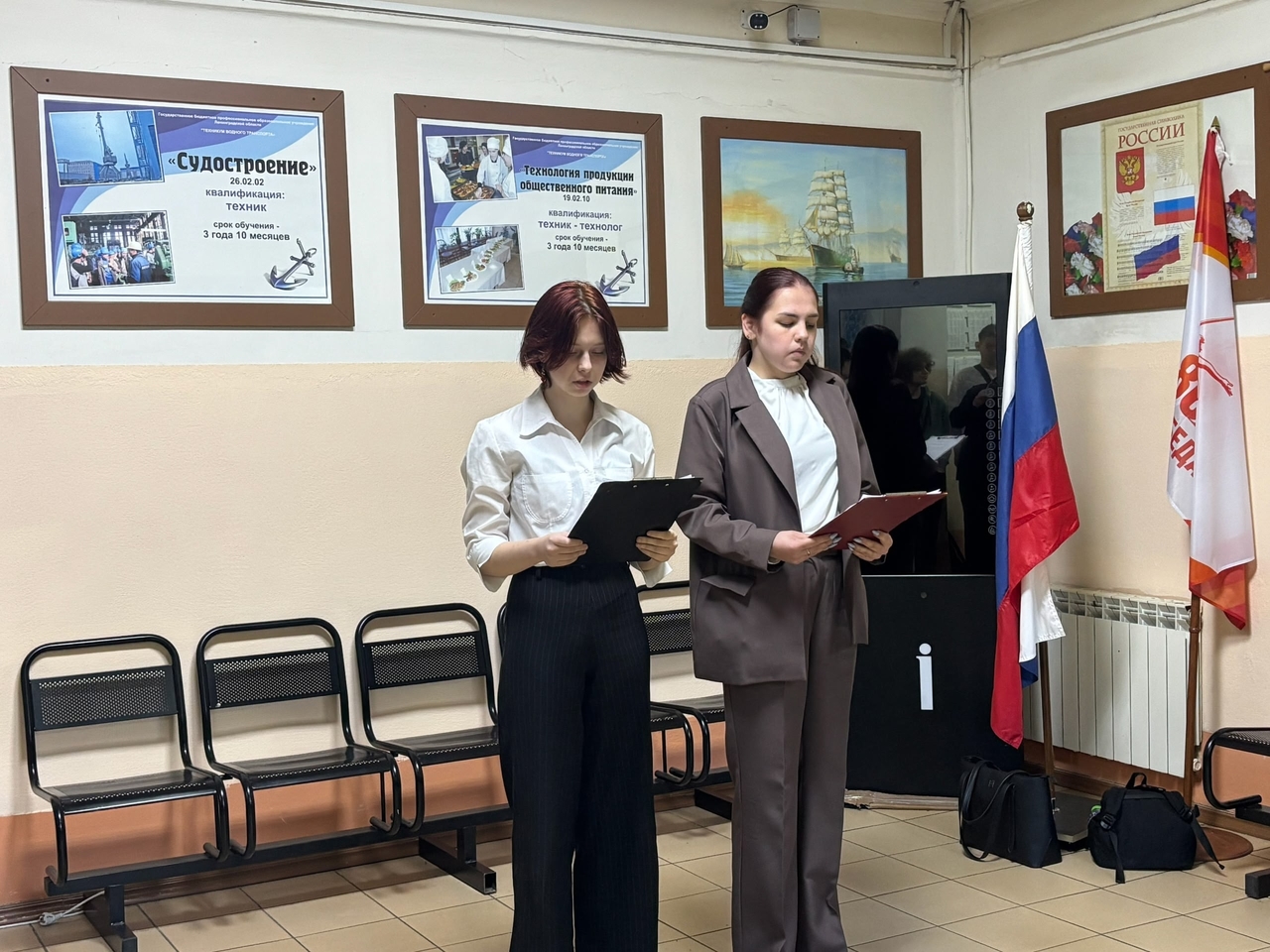 В Техникуме водного транспорта почтили память жертв терроризма 