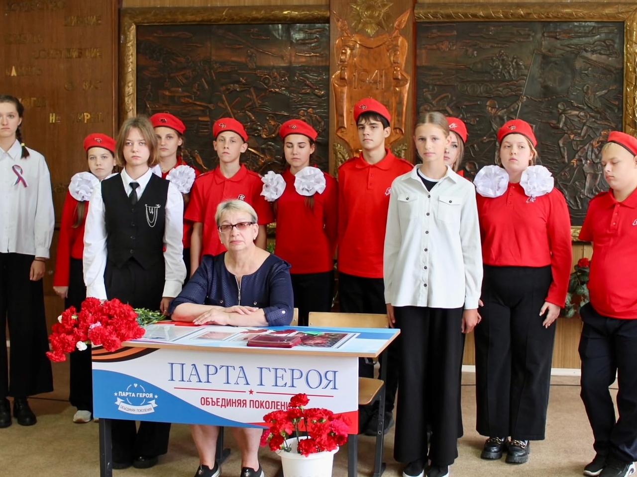 В Назиевской школе открыли «Парту Героя» в честь выпускника Сергея Гребенкина, погибшего в зоне СВО 