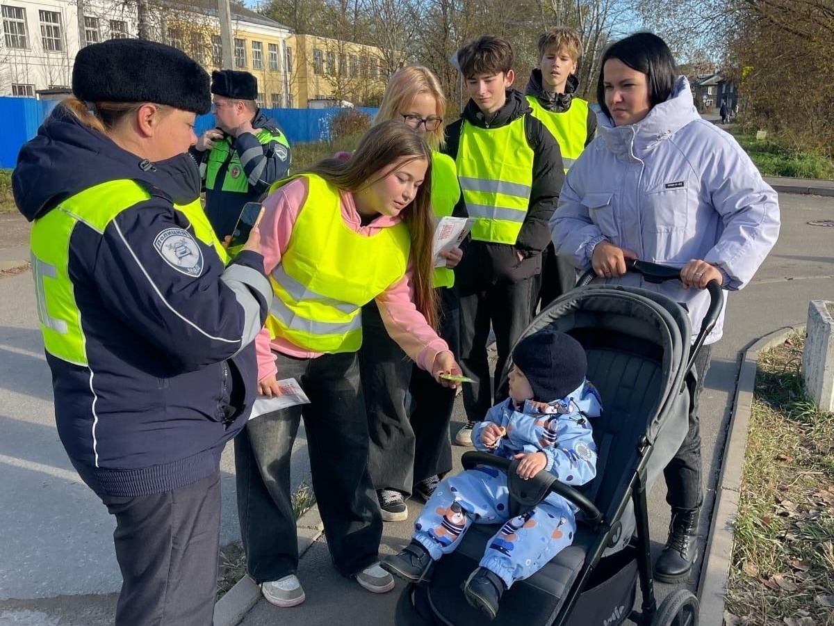 ЮИДовцы призвали пешеходов «засветиться»  ЮИДовцы призвали пешеходов «засветиться»