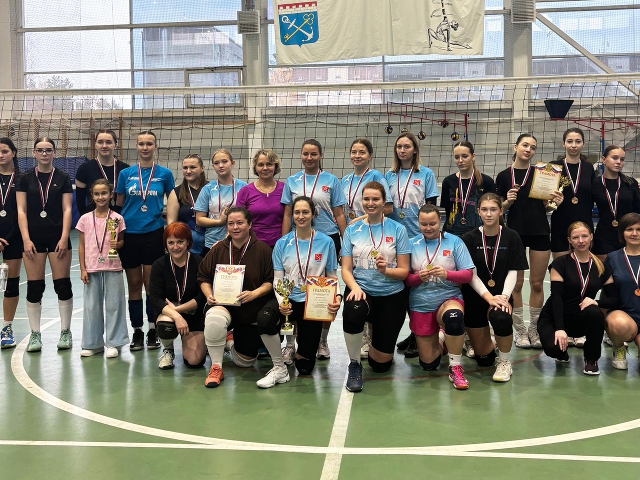 Кировские волейбольные команды успешно выступили в спартакиаде района 