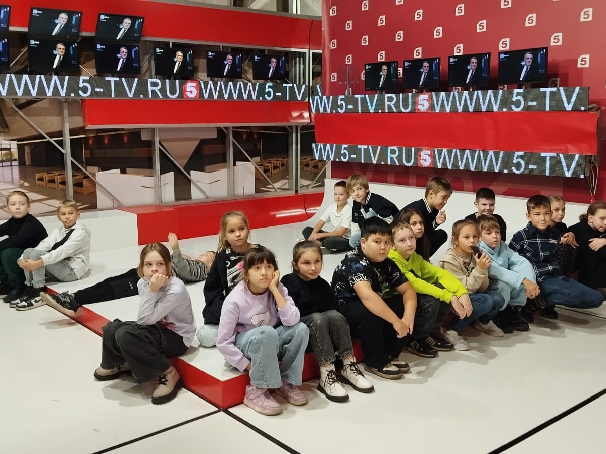Третьеклассники из Кировска побывали за кулисами «Пятого канала» 