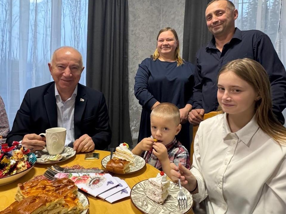 «Главней всего погода в доме...» «Главней всего погода в доме...»