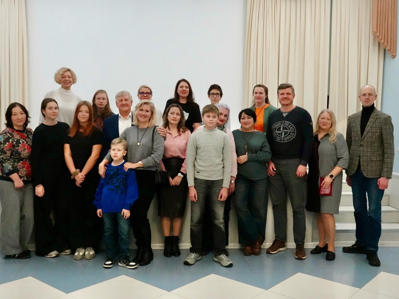 С премьерой! 