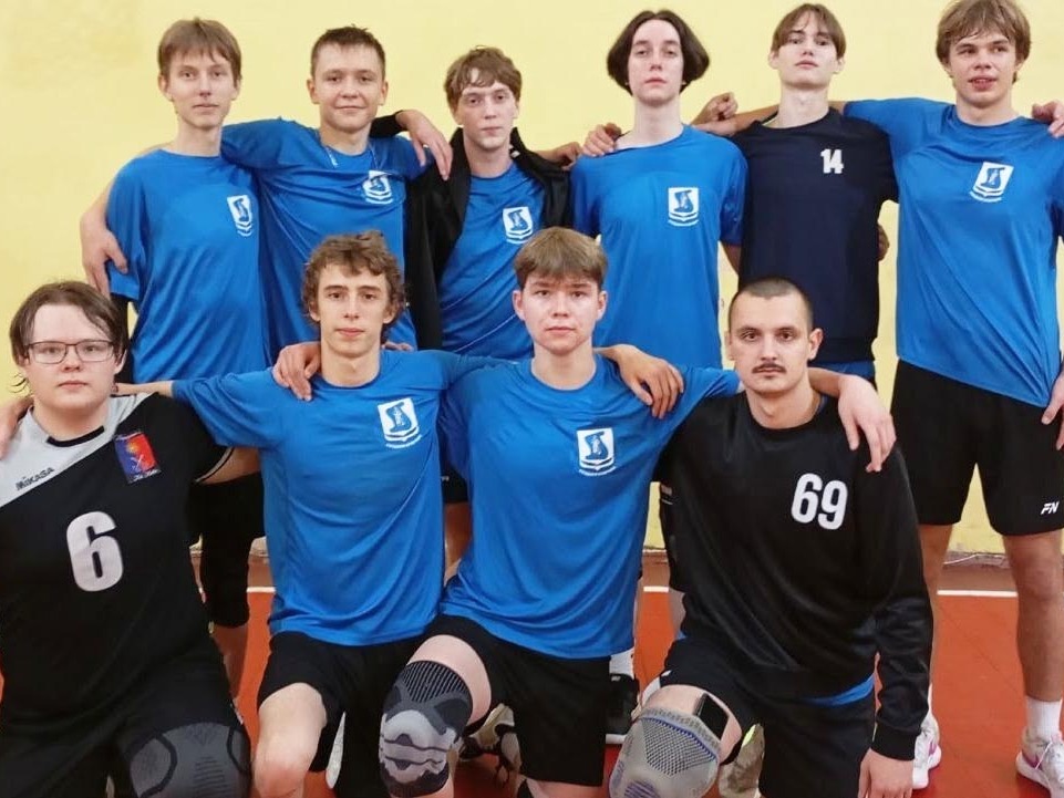 Кировские студенты одержали победу в зональных соревнованиях по волейболу 