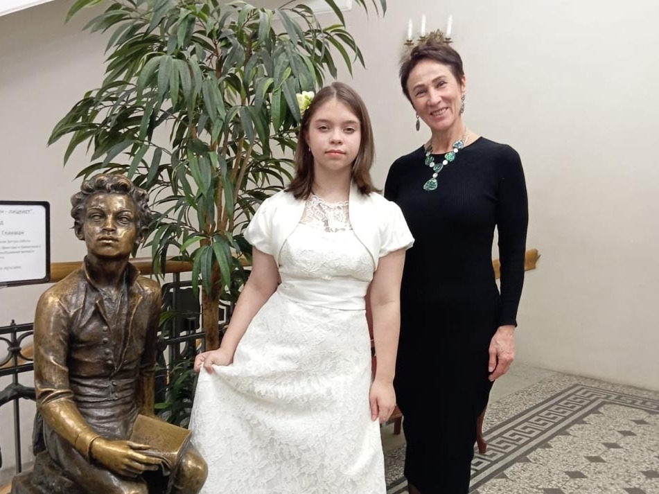 Юная вокалистка из Приладожского отличилась на конкурсе вокалистов в Петербурге Юная вокалистка из Приладожского отличилась на конкурсе вокалистов в Петербурге