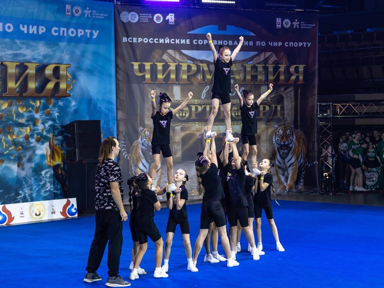 Команда "Fire Flies" — вице-чемпионы всероссийских соревнований по чирлидингу Команда "Fire Flies" — вице-чемпионы всероссийских соревнований по чирлидингу