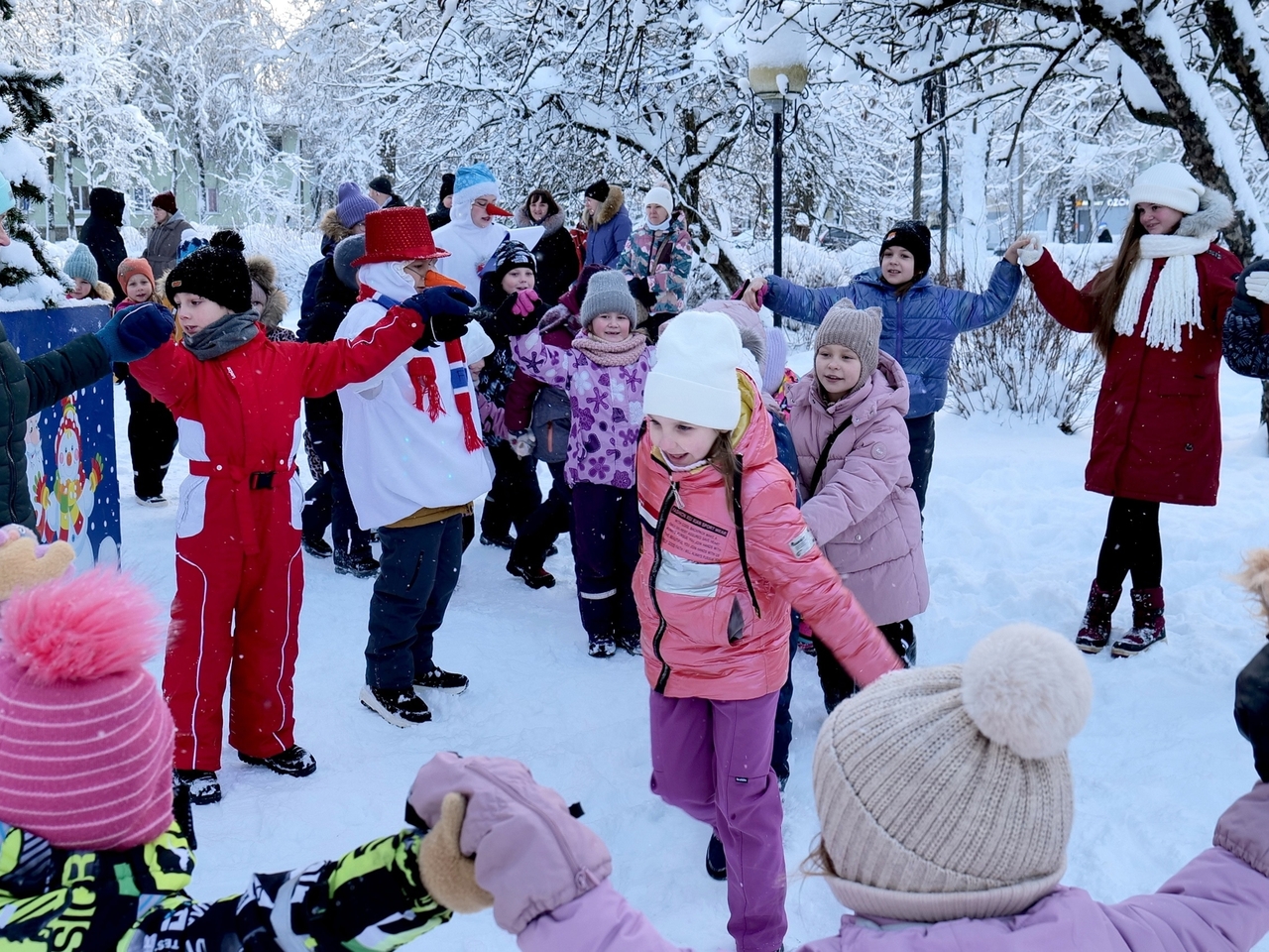 В Кировске прошла зимняя игровая программа «Выходи гулять!» 