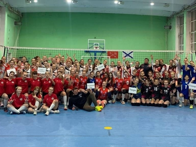 Международный волейбольный турнир стартовал в Шлиссельбурге 