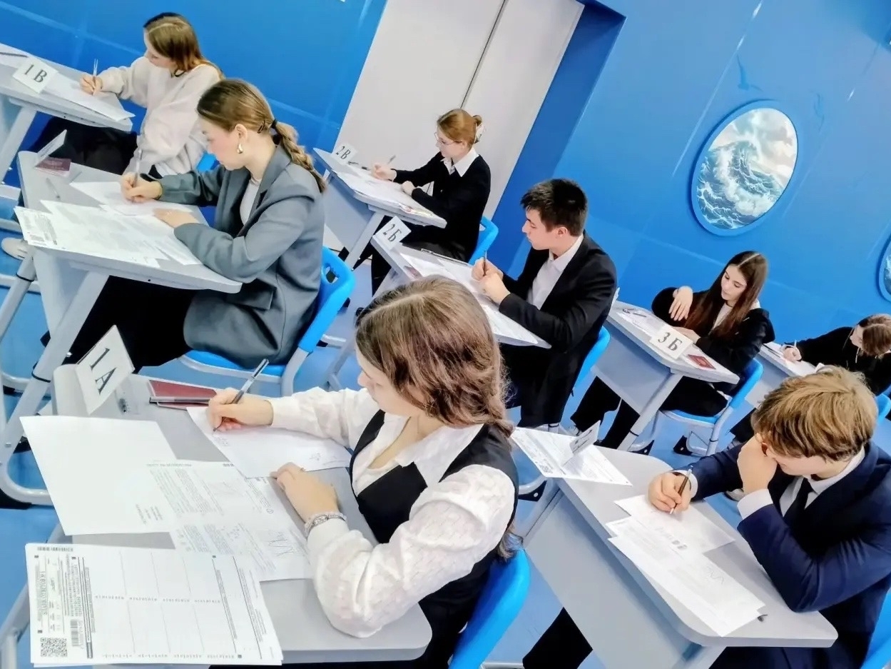 В Кировском районе провели массовую репетицию ЕГЭ по математике 