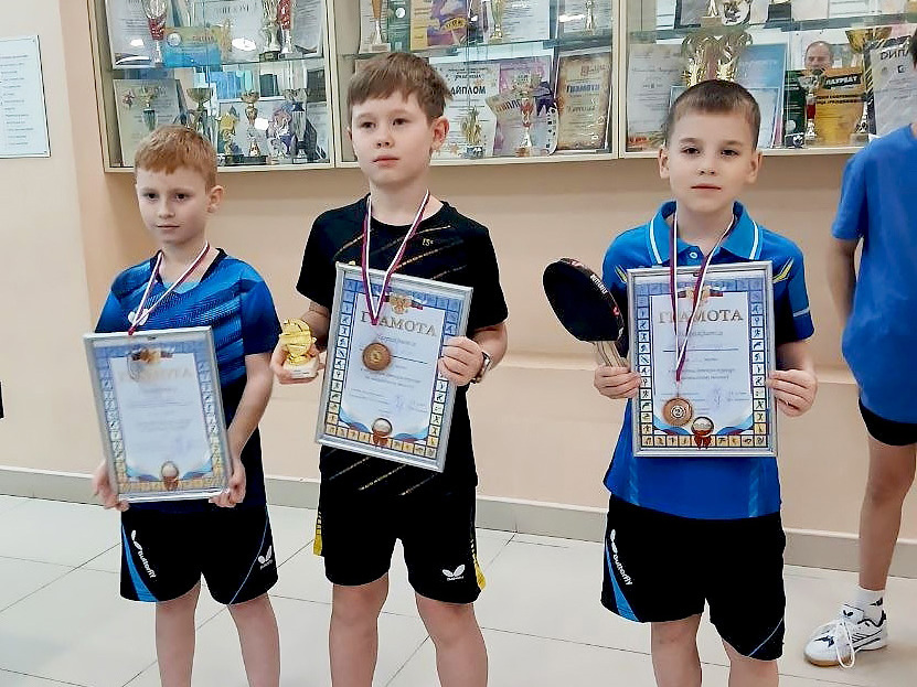 Юные теннисисты разыграли награды на турнире в посёлке Синявино 