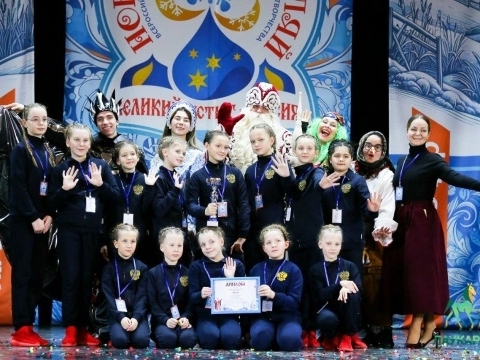 Мгинские «Акварели» завоевали серебро на всероссийском конкурсе в Великом Устюге 