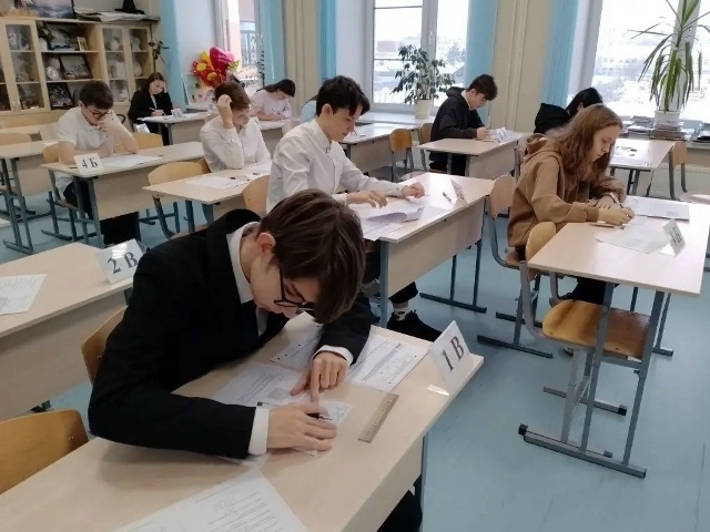 Девятиклассники Кировского района опробовали ОГЭ на практике Девятиклассники Кировского района опробовали ОГЭ на практике