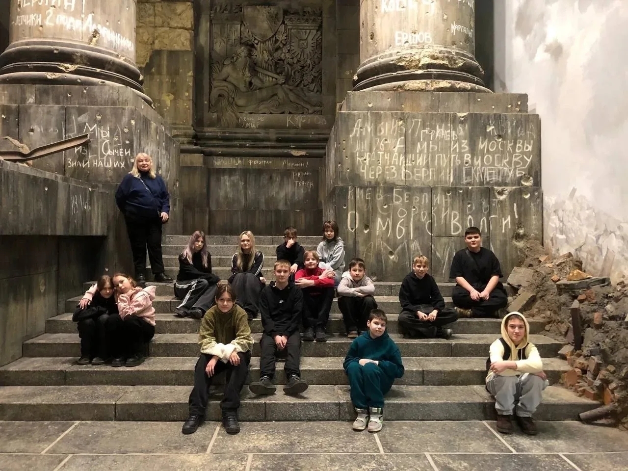 Кировские школьники побывали на легендарном «Ленфильме» 