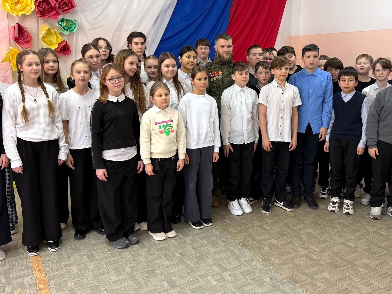 Участник СВО рассказал юным путиловцам о мужестве и долге 