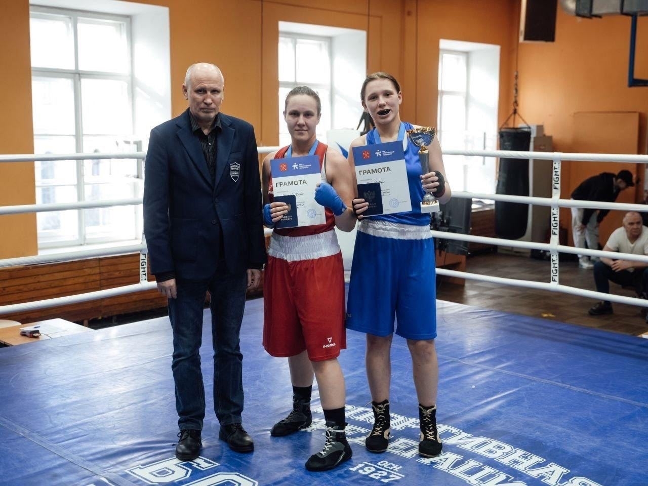 Кировские боксёрши привезли медали из Северной столицы 