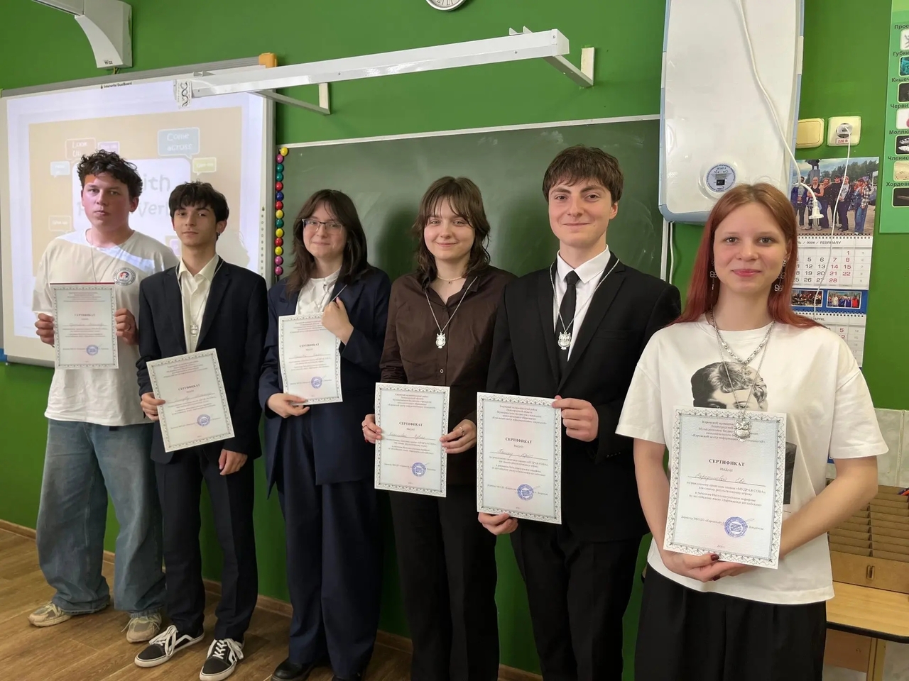 Школьники Кировского района зарядились английским 