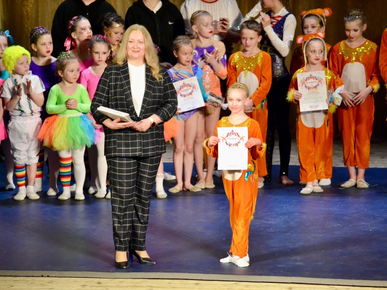 В Кировске состоялся отчётный концерт циркового коллектива «Пирамида» 