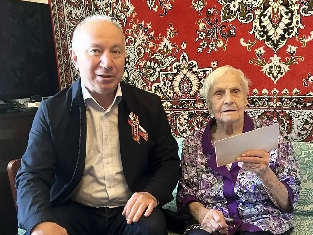 Глава района заглянул в гости к ветерану 