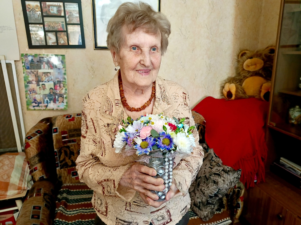 Кировчанку и ветерана труда поздравили с 95-летием 