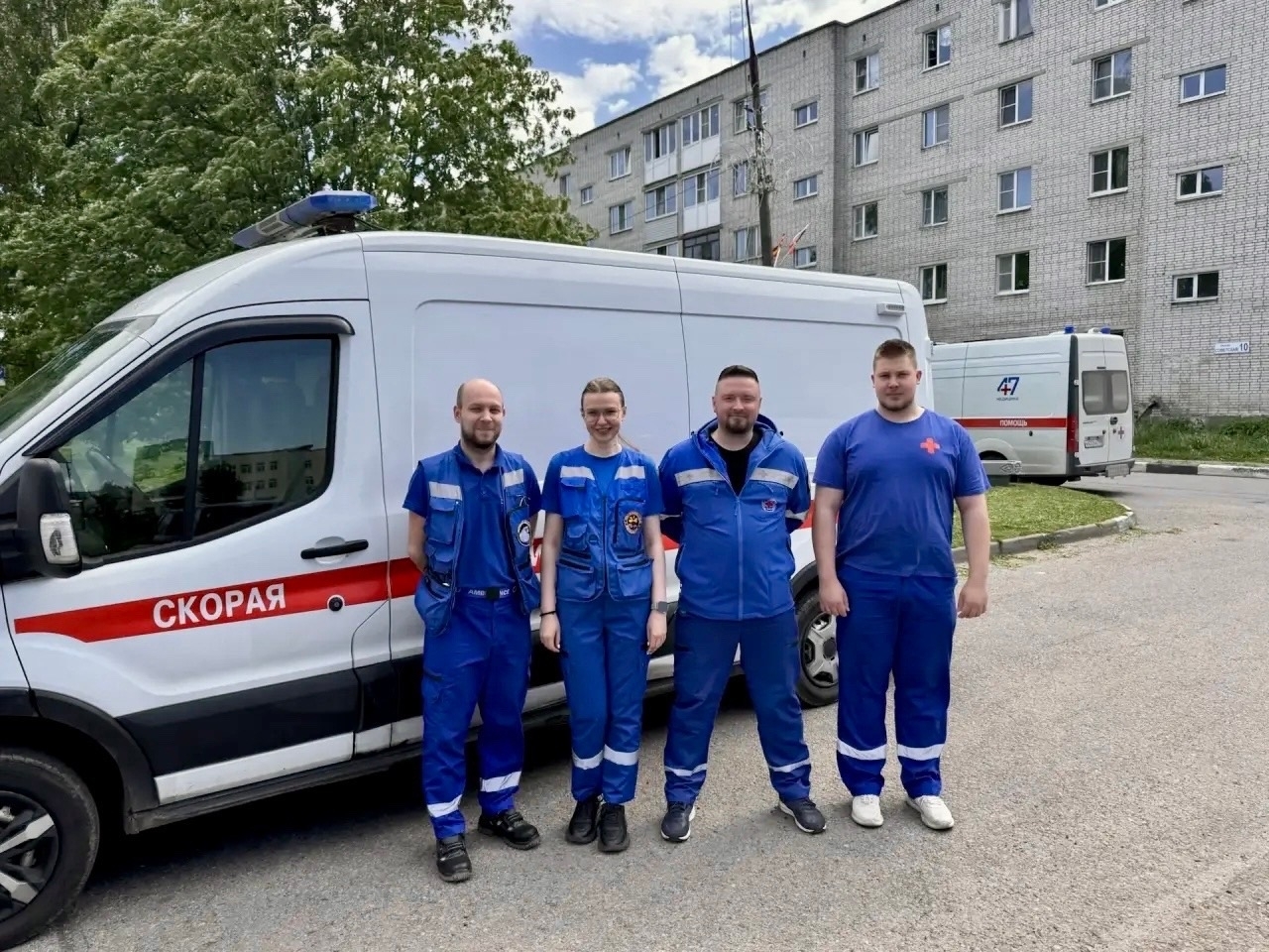 В Кировском районе врачи скорой помощи спасли подростка