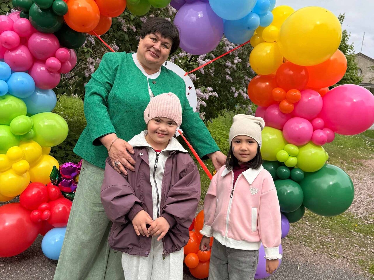 Лето, музыка, яркие краски и мыльные пузыри... Лето, музыка, яркие краски и мыльные пузыри...