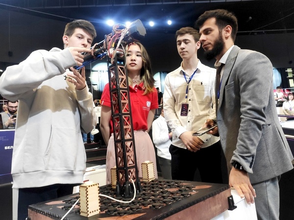 Юные изобретатели Кировского района делятся своими успехами 