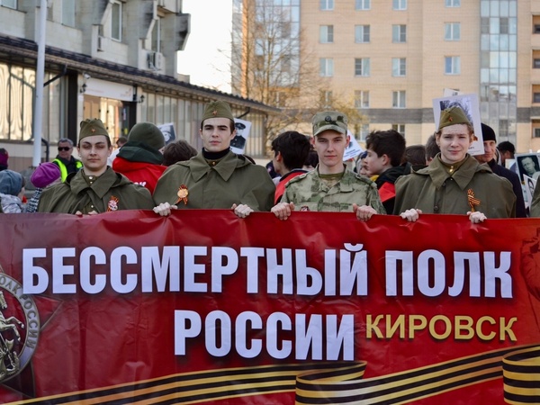 Песни военных лет, марш памяти, добрые поздравления: Кировский район отметил 80-летие Великой Победы