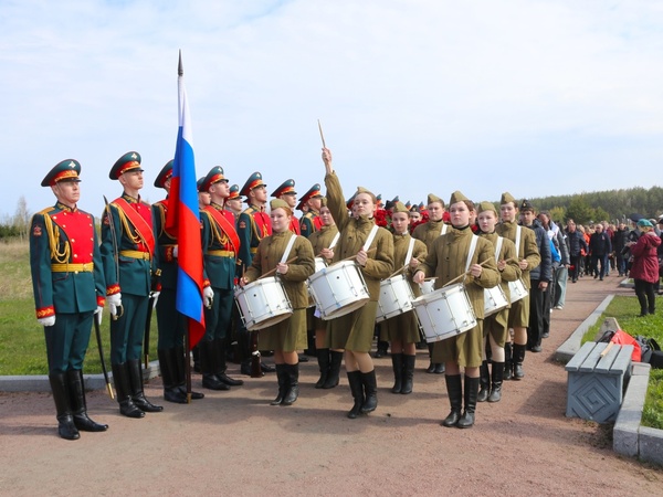 Низкий поклон - советским воинам земли чувашской 