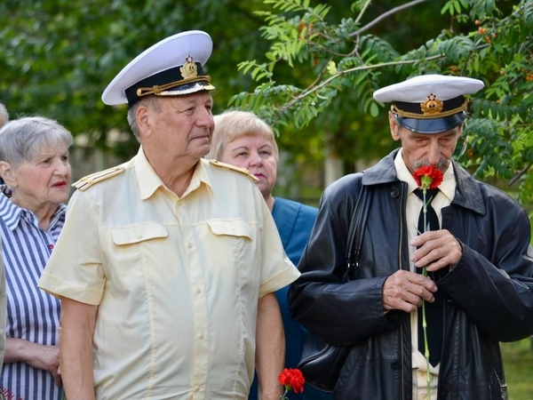 В Кировске почтили память моряков-подводников атомной подводной лодки «Курск» 