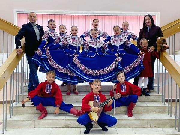 «Премьера» выступила на фестивале «Кружевная карусель» в Киришах «Премьера» выступила на фестивале «Кружевная карусель» в Киришах