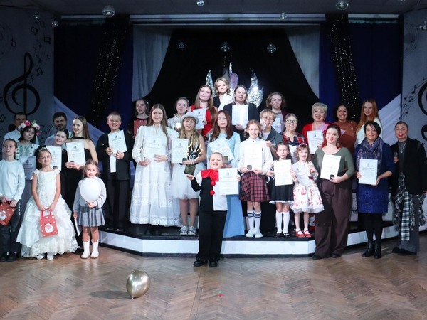 В Кировском районе подвели итоги юбилейного конкурса «Звонкие голоса» В Кировском районе подвели итоги юбилейного конкурса «Звонкие голоса»