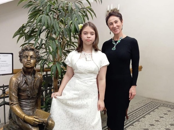 Юная вокалистка из Приладожского отличилась на конкурсе вокалистов в Петербурге 